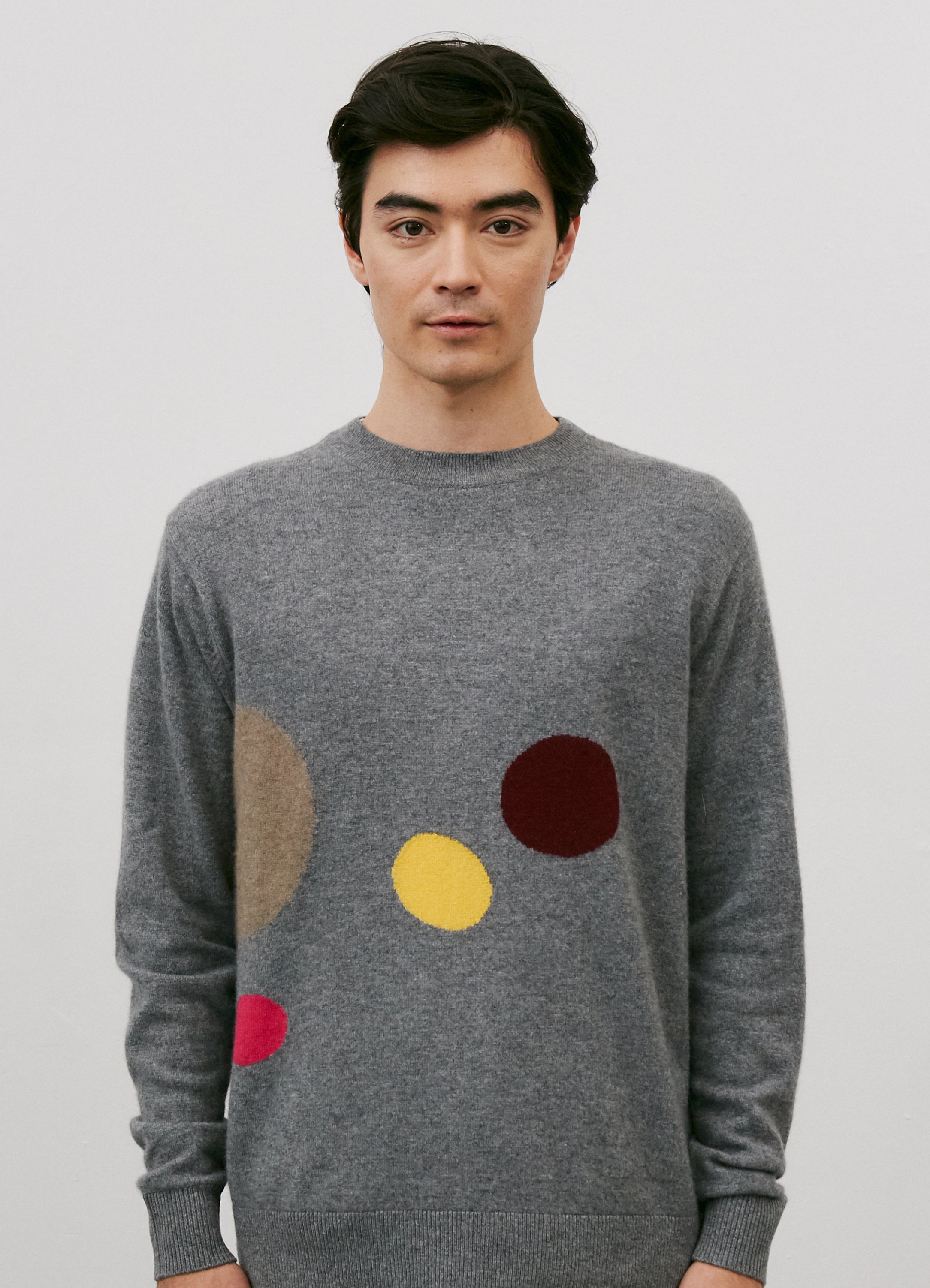 Le mannequin mesure 1m88 et porte une taille M.