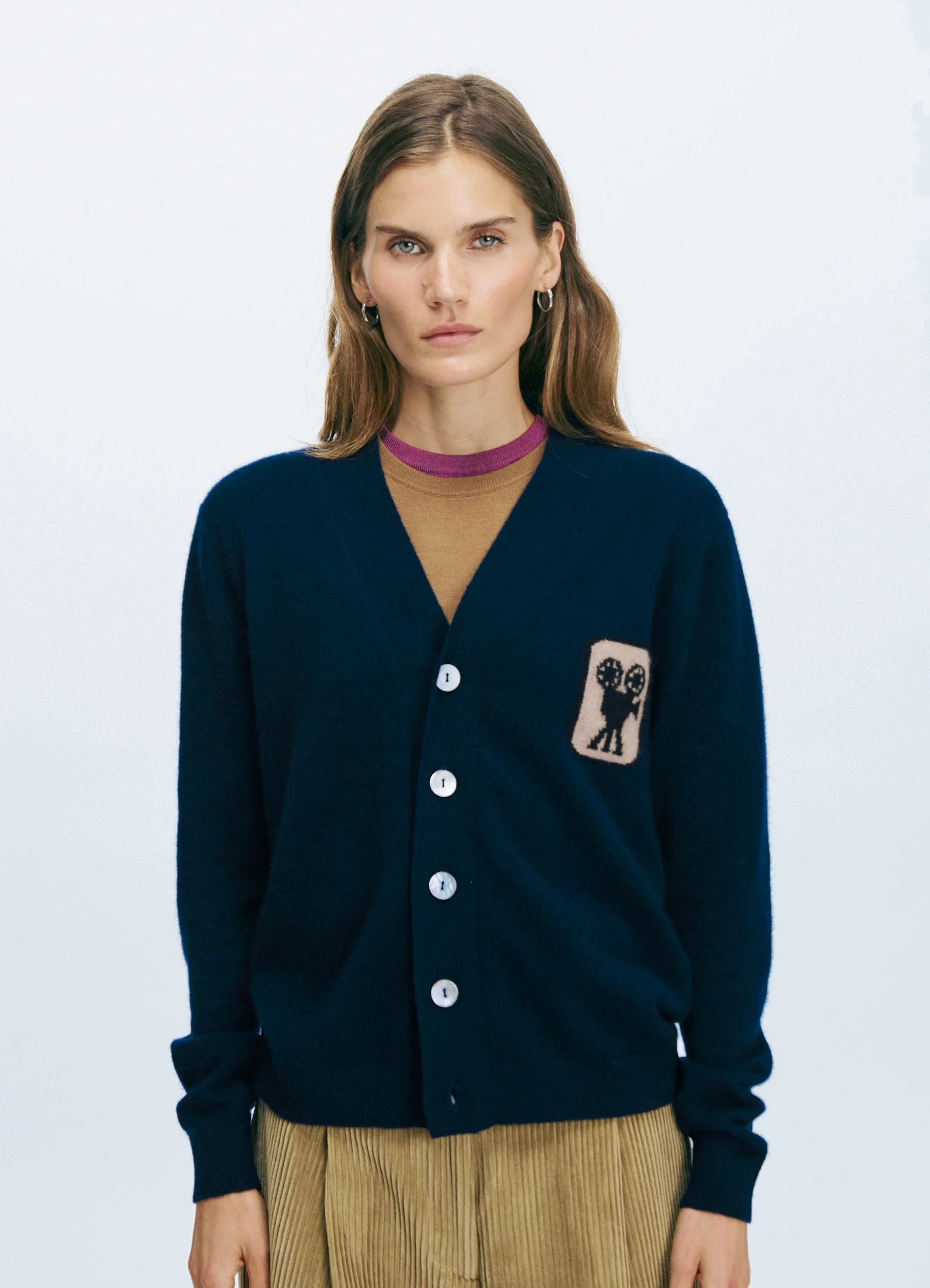 Le mannequin mesure 1m75 et porte une taille XXS.