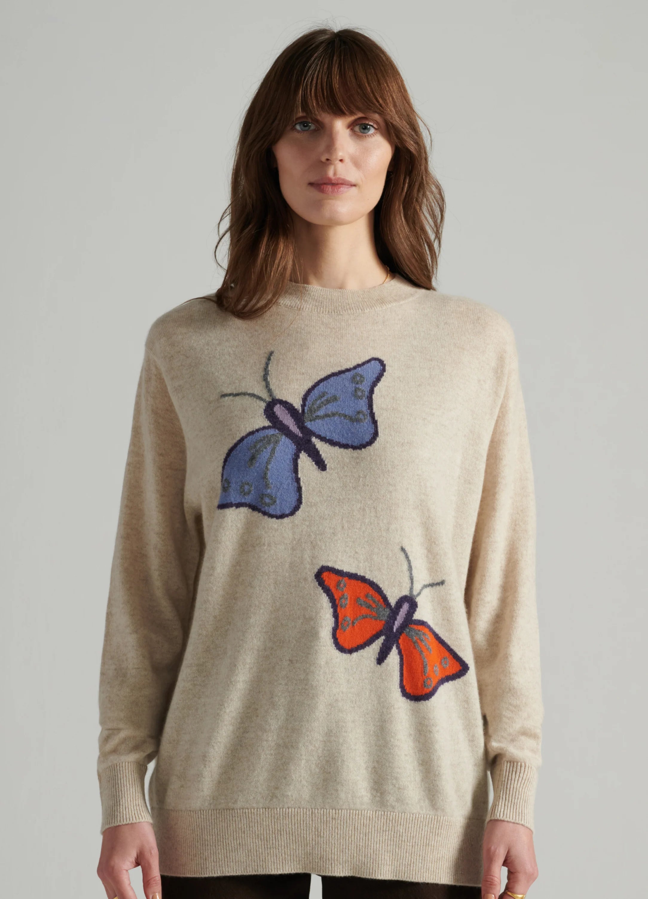 Le mannequin mesure 1m80 et porte une taille S.