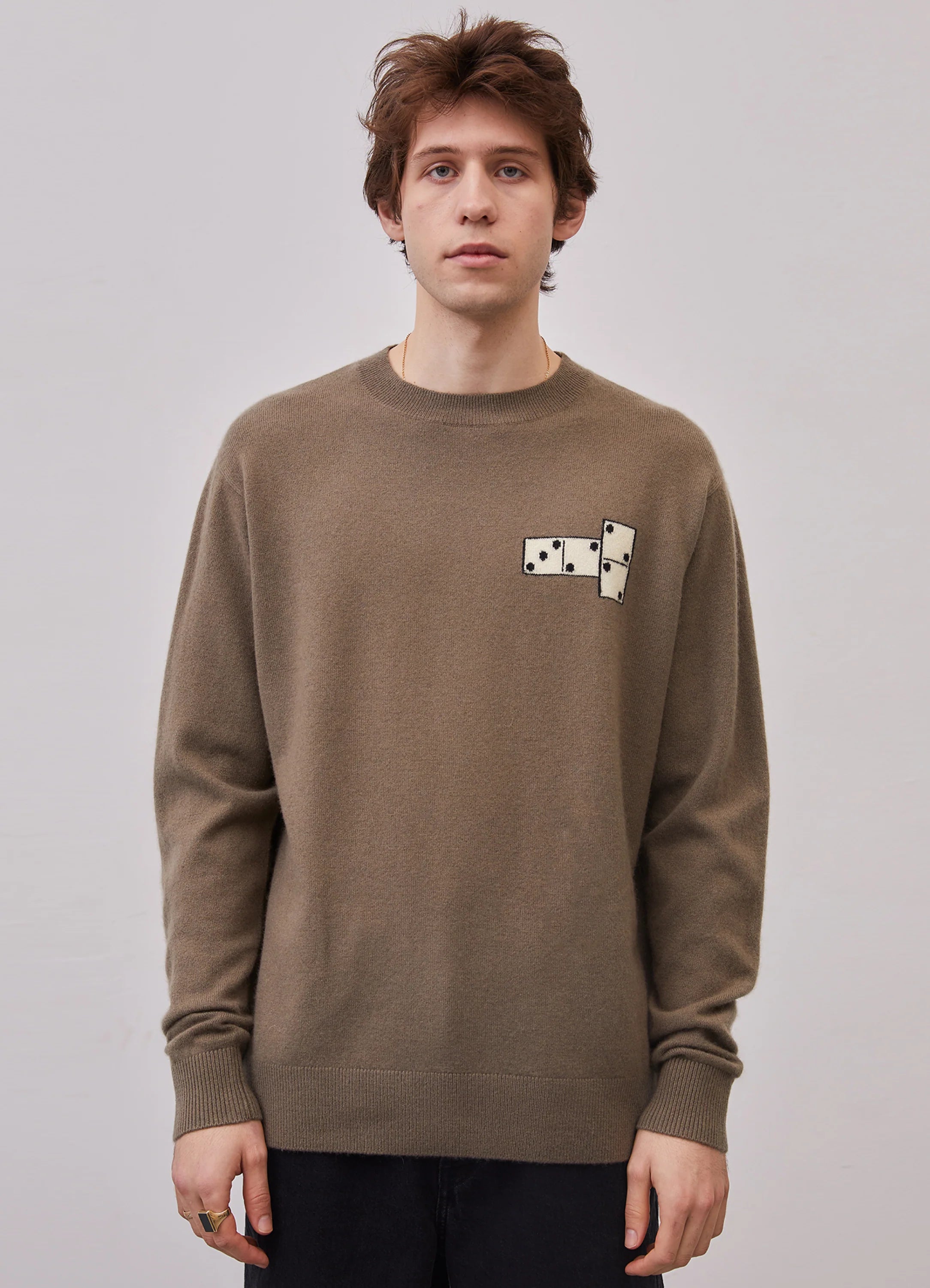 Le mannequin mesure 1m88 et porte une taille L.