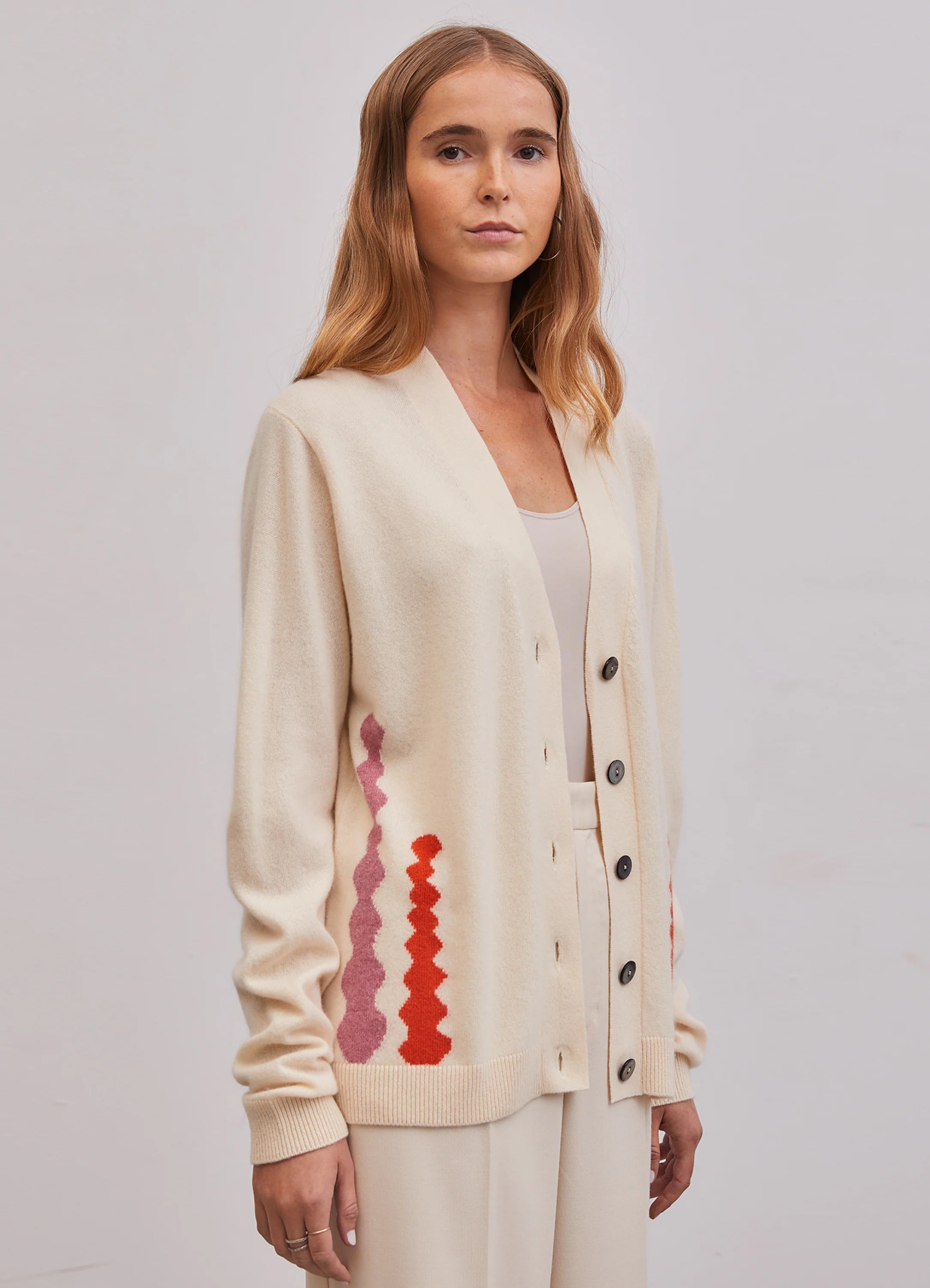 Le mannequin mesure 1m73 et porte une taille XS.