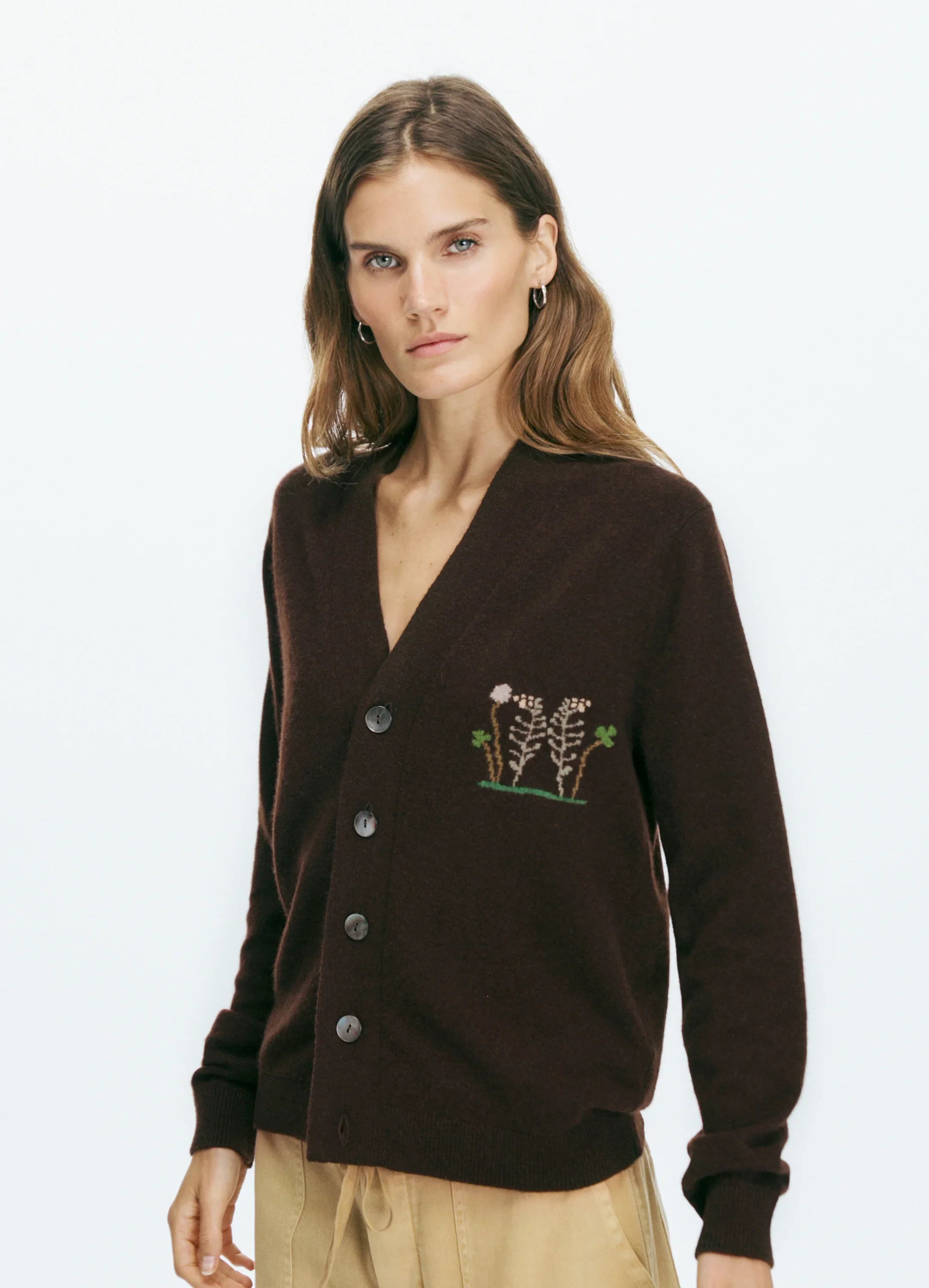 Le mannequin mesure 1m75 et porte une taille XXS.