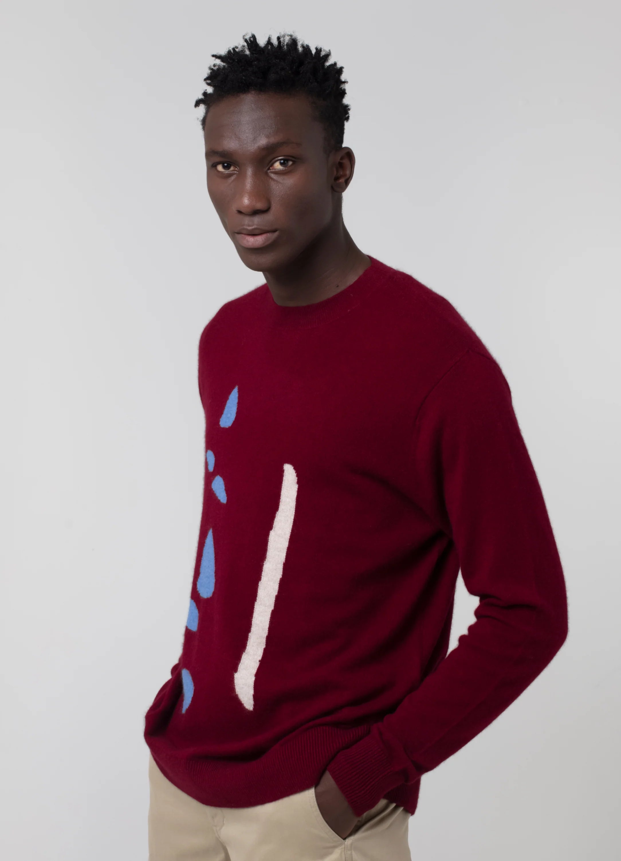 Le mannequin mesure 1m88 et porte une taille L.