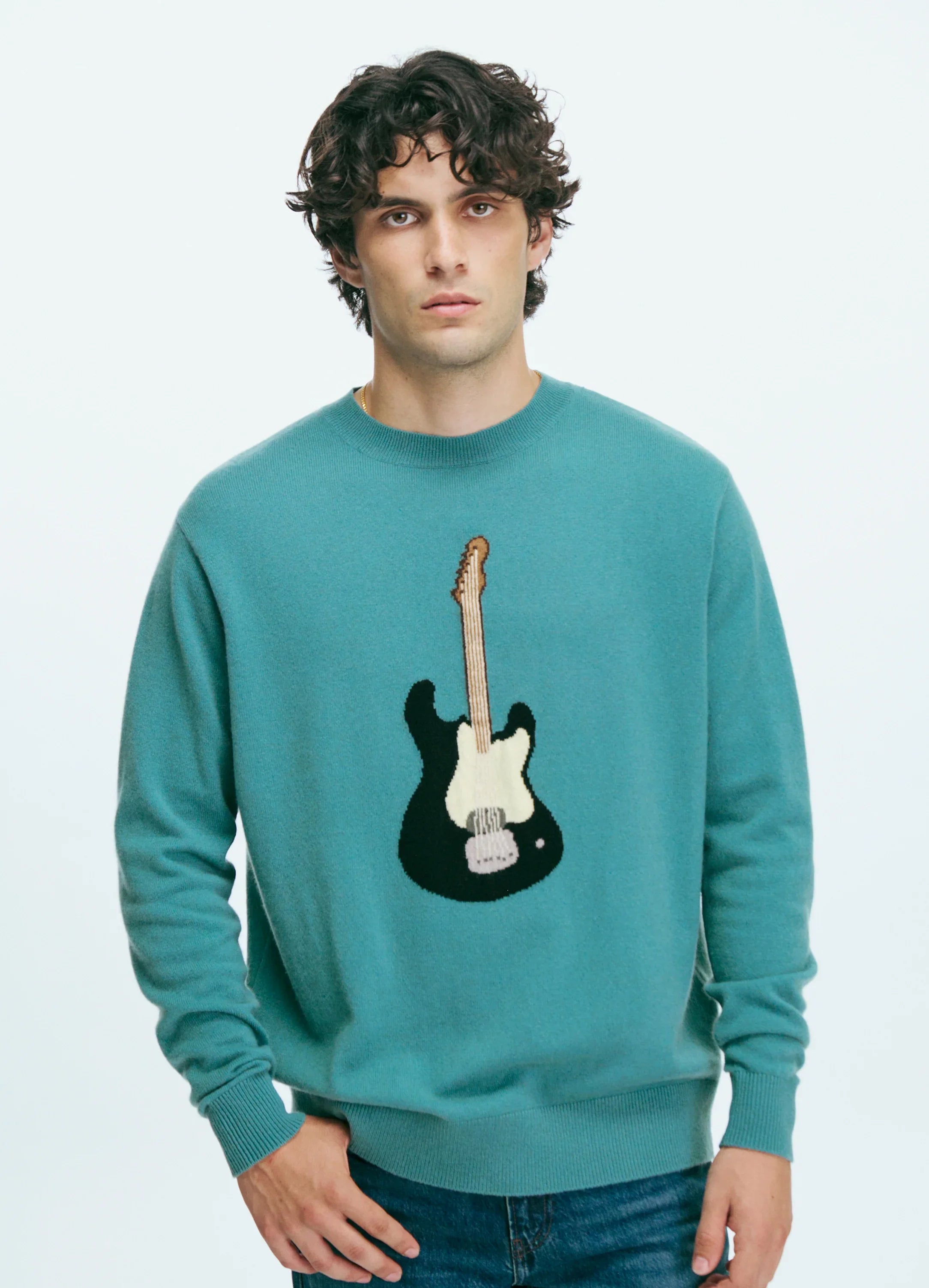 Le mannequin mesure 1m89 et porte une taille L.