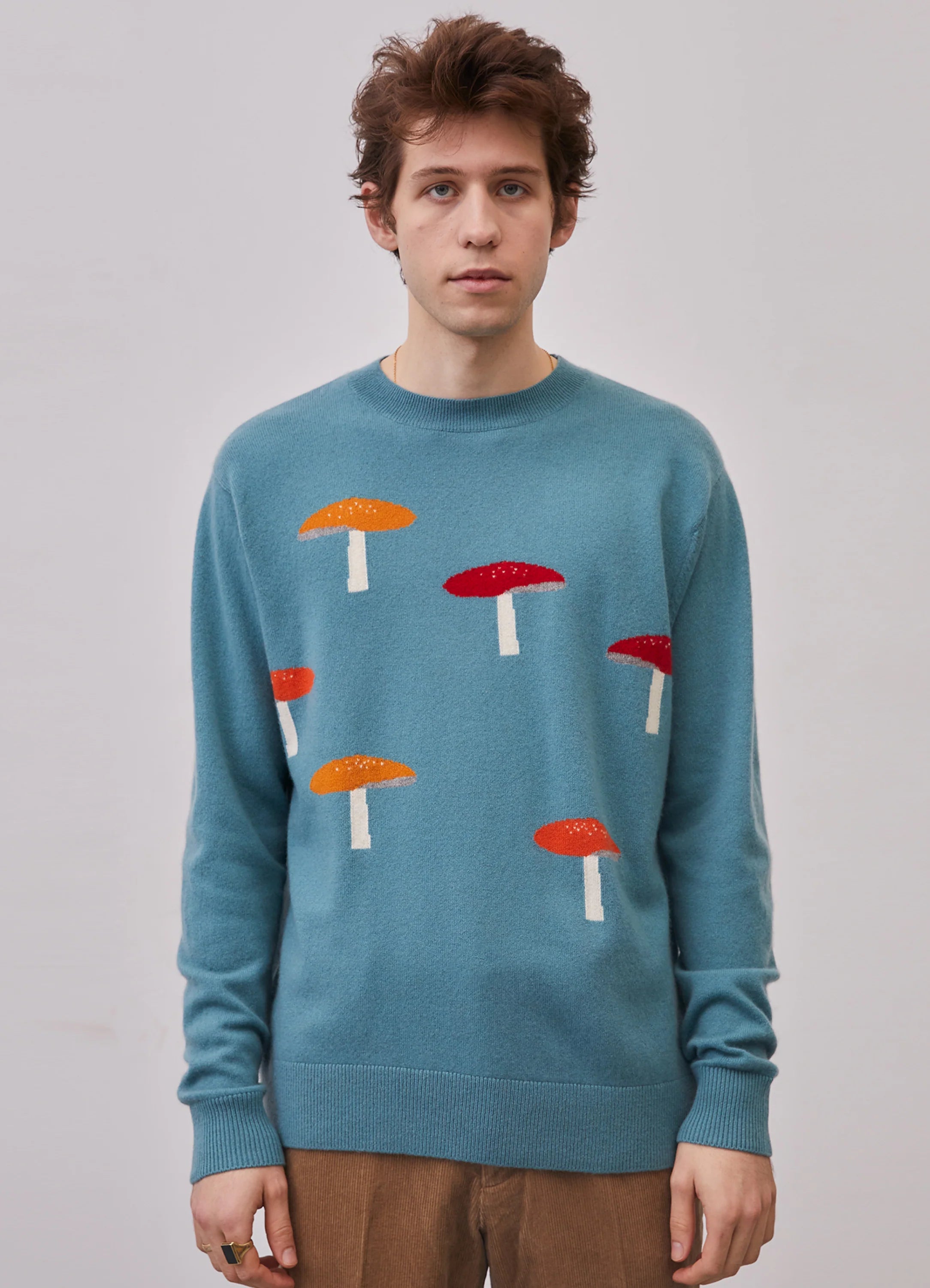 Le mannequin mesure 1m88 et porte une taille L.