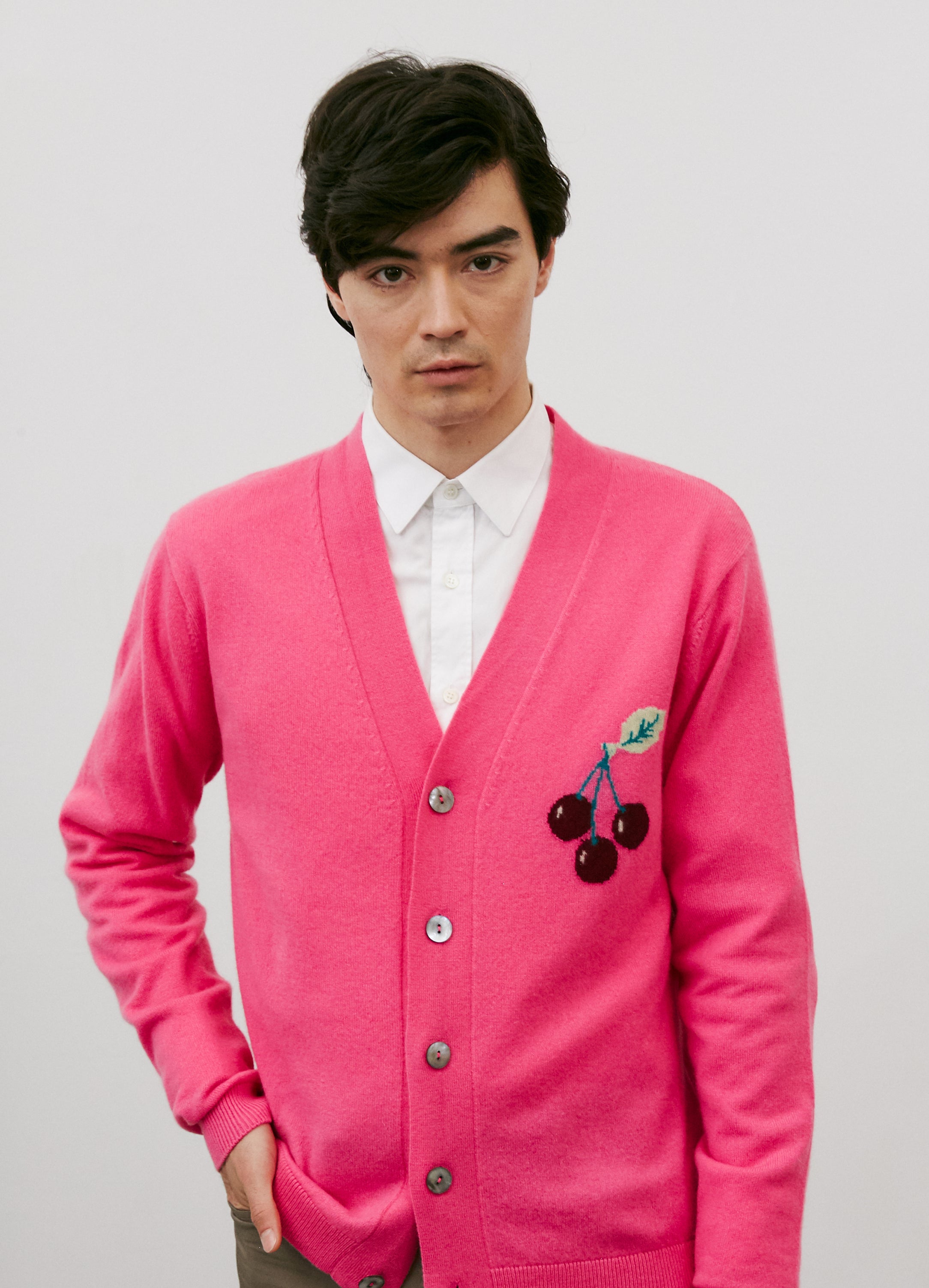 Le mannequin mesure 1m88 et porte une taille M.