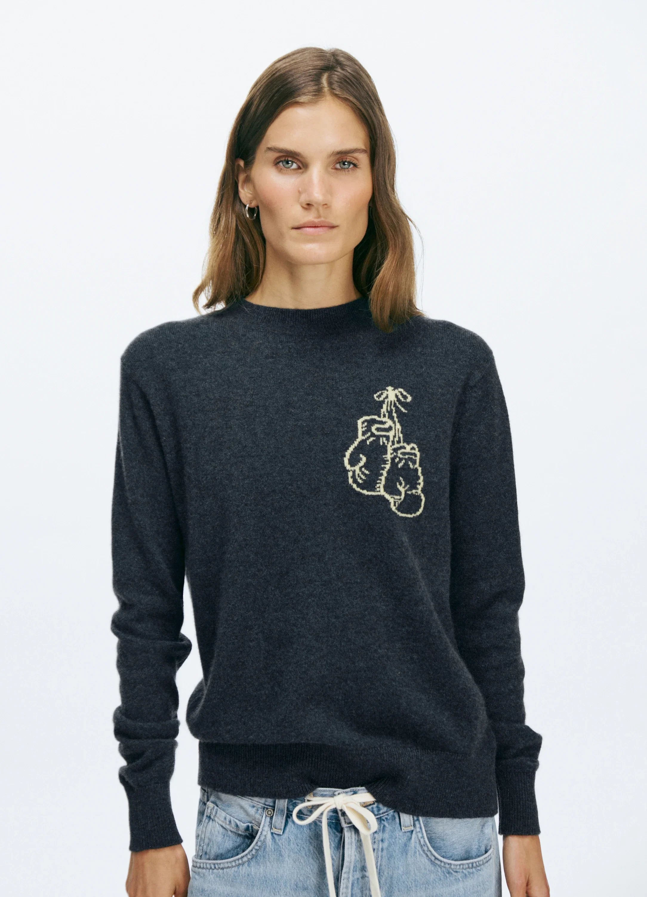 Le mannequin mesure 1m75 et porte une taille XXS.