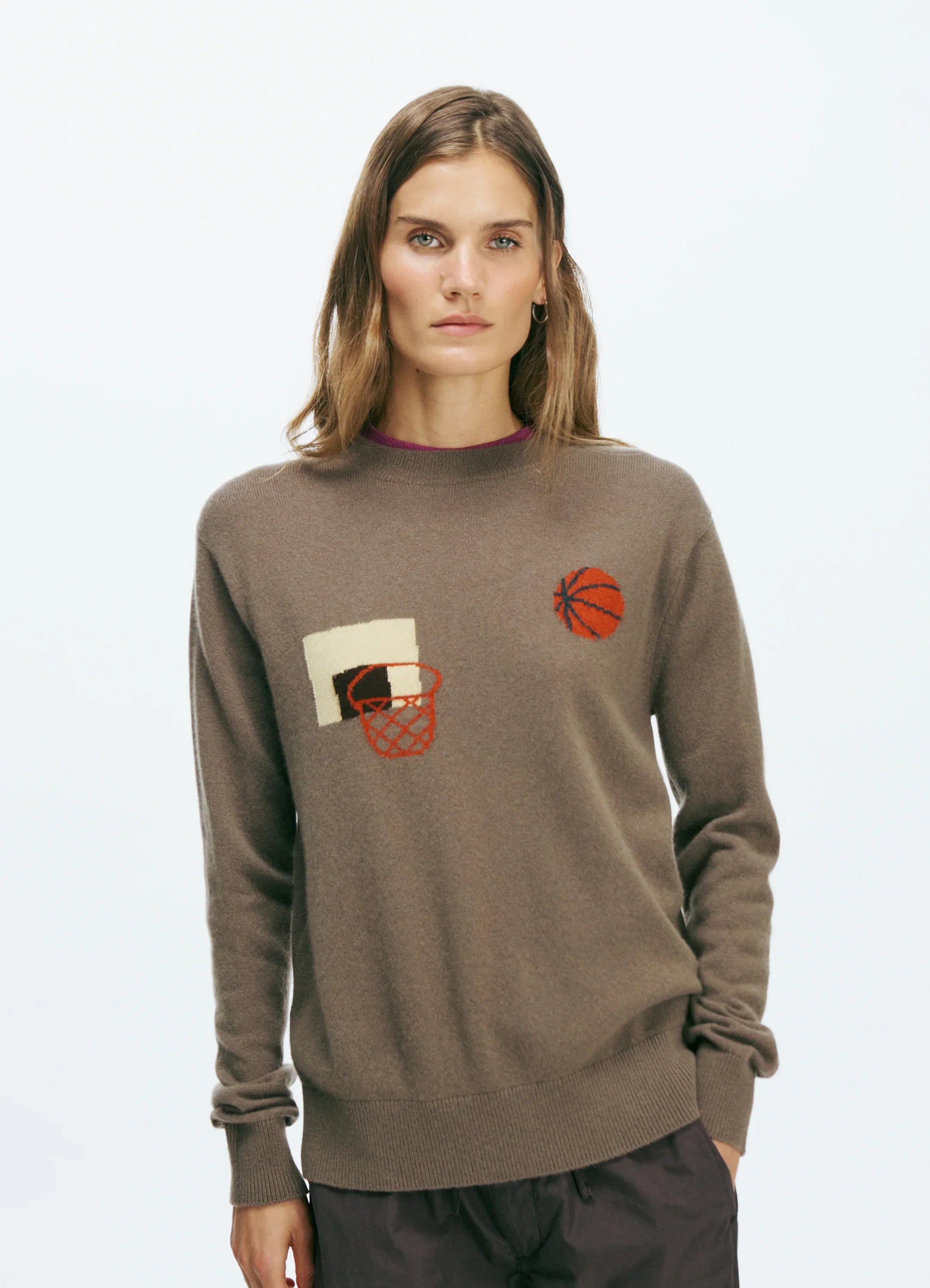 Le mannequin mesure 1m75 et porte une taille XXS.